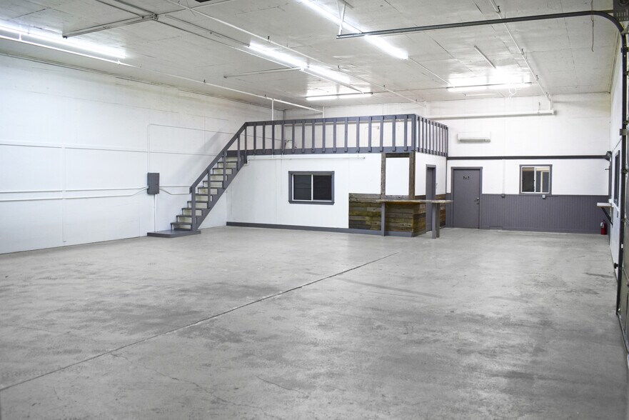 More Photos Of 4216 W 7th Ave, Eugene Warehouse For Lease