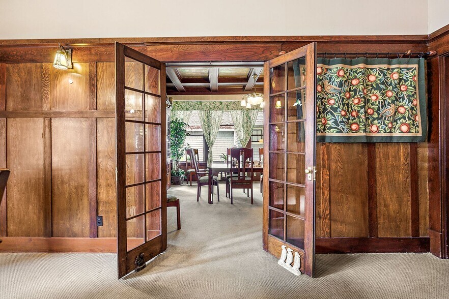 More Photos Of 455 N Oregon St, Jacksonville Hospitality For Sale