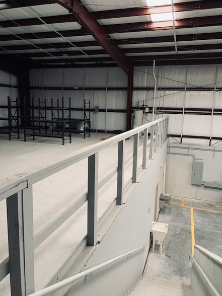 More Photos Of 909 S 14th St, La Porte Warehouse For Lease