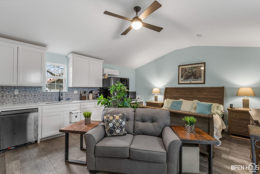 More Photos Of 405 W Gilbert St, Henrietta Hospitality For Sale