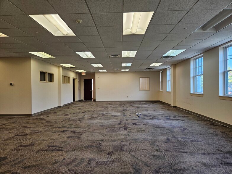 More Photos Of 575 Main St, Middletown Medical For Lease