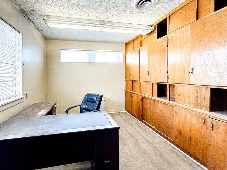 More Photos Of 4710 Andrews Hwy, Odessa Warehouse For Sale