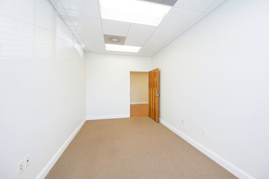 More Photos Of 14411 Justice Rd, Midlothian Medical For Lease