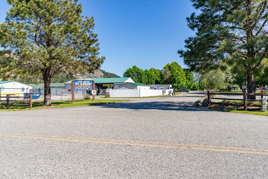More Photos Of 8 W Curlew Lake Rd, Republic Self Storage For Sale