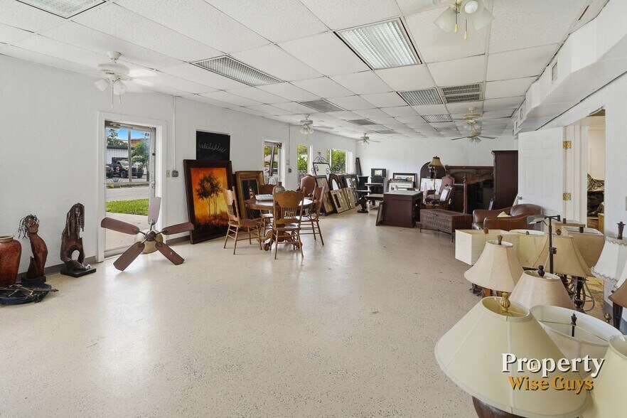 More Photos Of 617 10th St E, Bradenton Freestanding For Sale