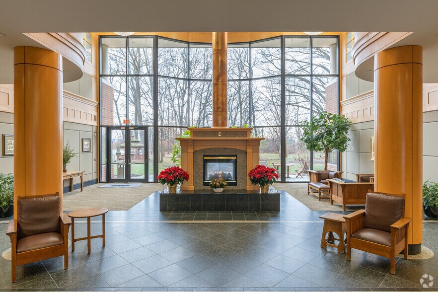 More Photos Of 1605 Valley Center Pkwy, Bethlehem Office For Sale