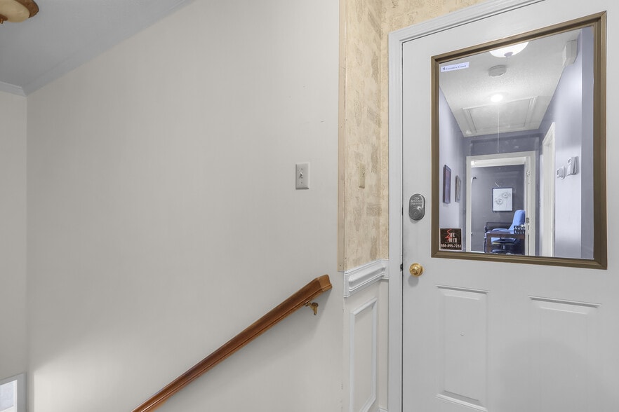 More Photos Of 10375 Ford Ave, Richmond Hill Office For Sale