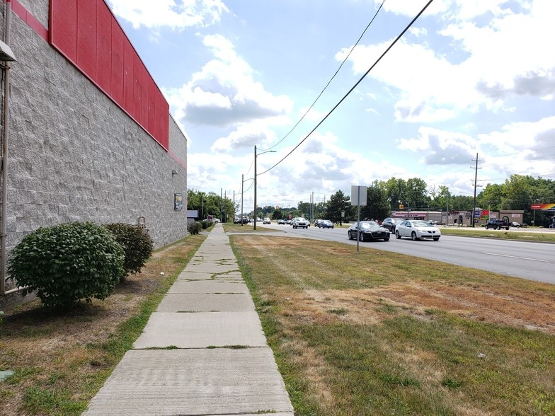 More Photos Of 8120 N Telegraph Rd, Dearborn Heights Storefront Retail Office For Lease