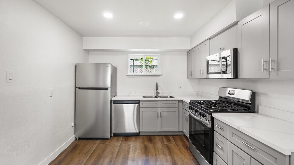 More Photos Of 2819 Berry St, Houston Apartments For Sale