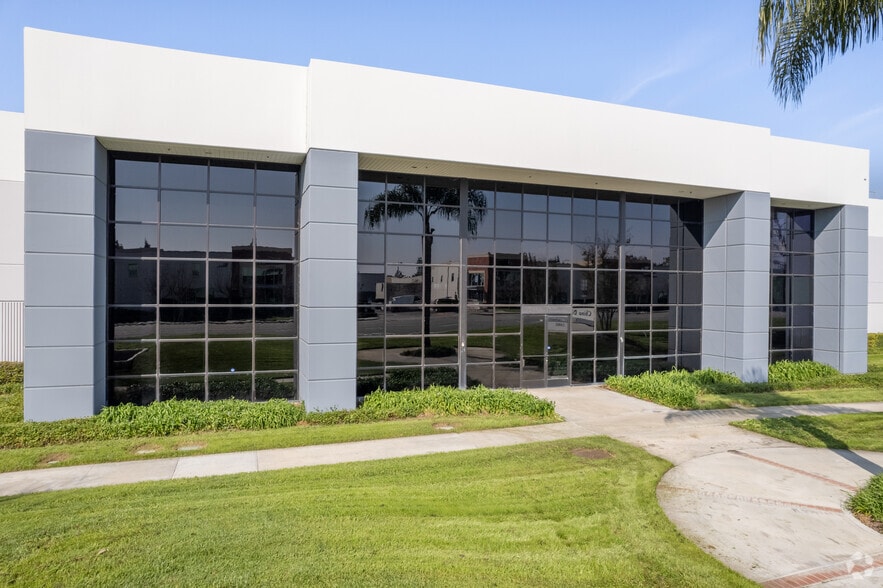 More Photos Of 13850 Central Ave, Chino Warehouse For Lease