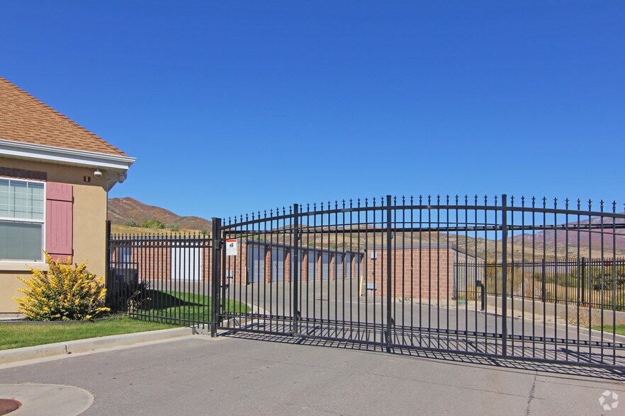 More Photos Of 11251 Sunset Dr, Highland Self Storage For Lease