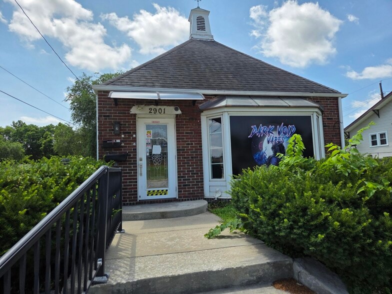 More Photos Of 2901 W 16th St, Indianapolis Freestanding For Sale