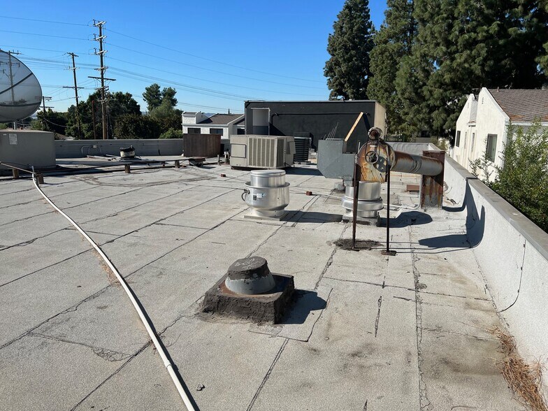 More Photos Of 9121 Woodman Ave, Arleta Storefront Retail Office For Sale