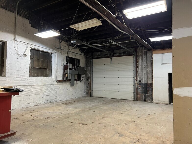 More Photos Of 537 Lincoln Hwy, East McKeesport Storefront For Sale