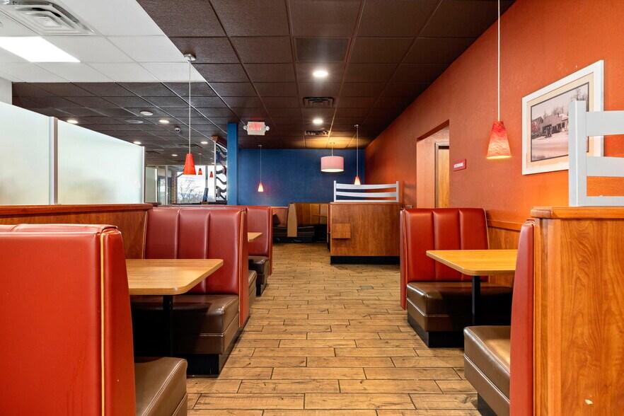 More Photos Of 250 Conicville Rd, Mount Jackson Hotel For Lease