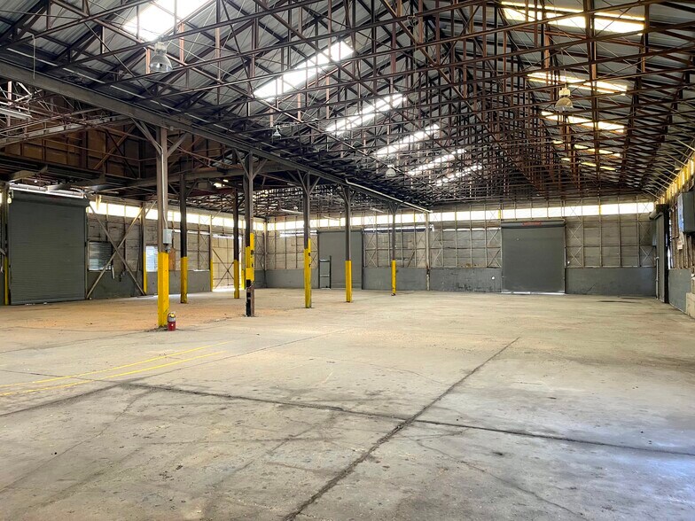 More Photos Of 1208 Peters Rd, Harvey Warehouse For Lease