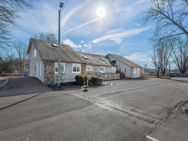 Primary Photo Of 5030 Hendersonville Rd, Fletcher Office For Lease