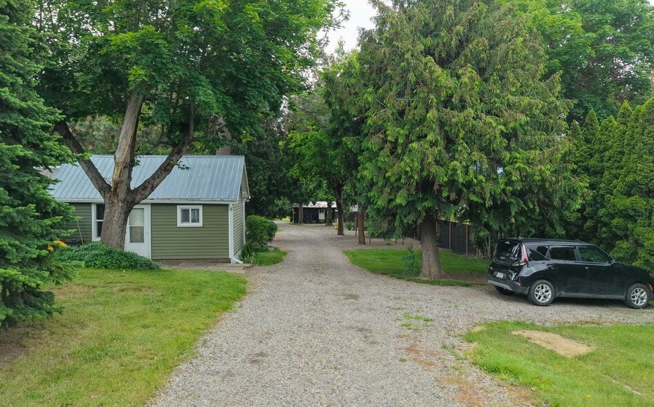 More Photos Of 1409 Erickson St, Creston Trailer Camper Park For Sale