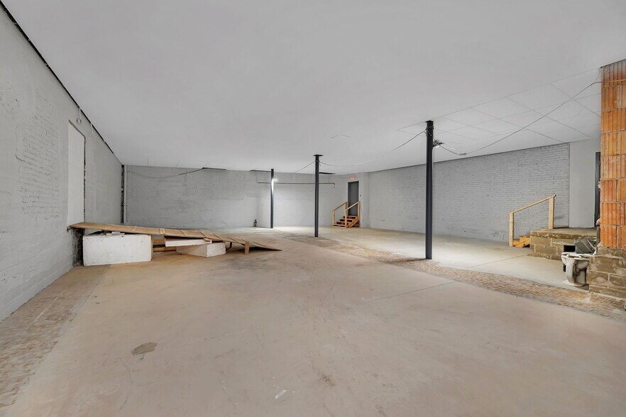 More Photos Of 31 W Downer Pl, Aurora Office For Sale