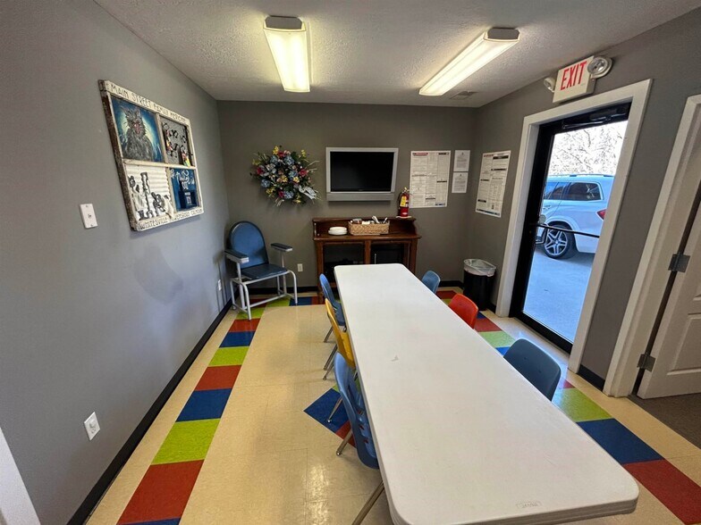 More Photos Of 10015 Main St, Whitesville General Retail For Lease