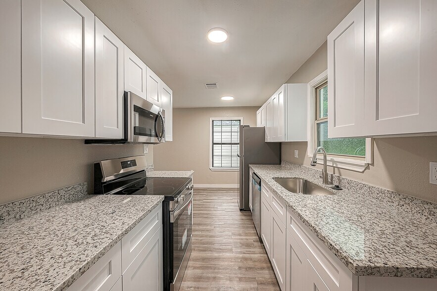 More Photos Of 2207 1/2 Cedar Bayou Rd, Baytown Apartments For Sale