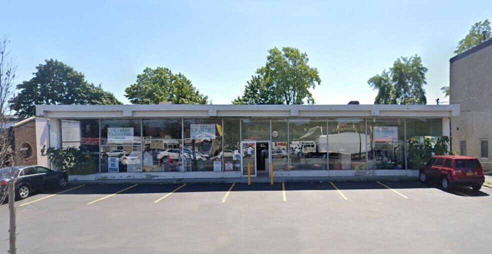 More Photos Of 1818 Merrick Rd, Merrick General Retail For Sale