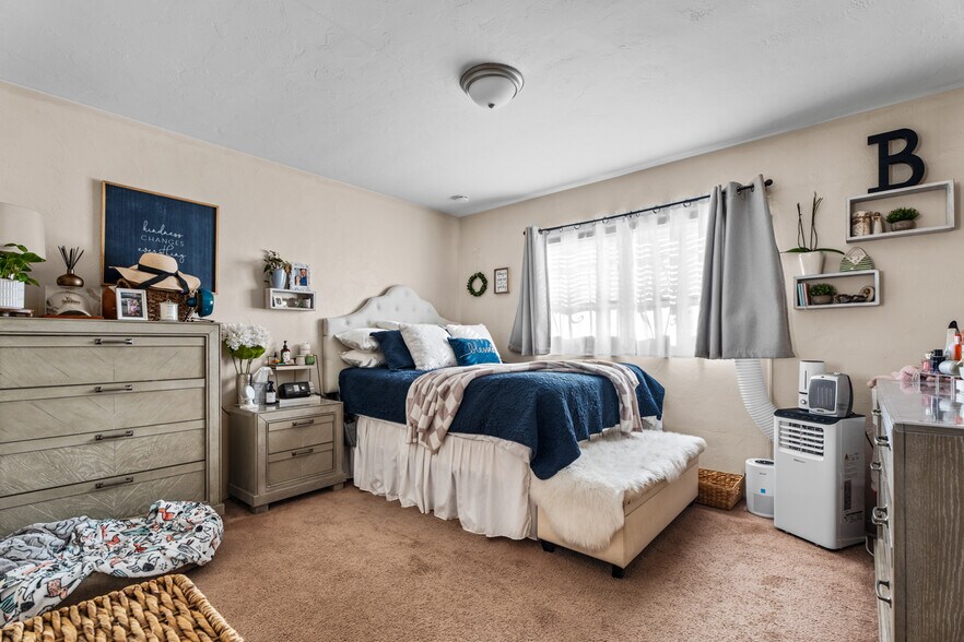 More Photos Of 5707 Mildred St, San Diego Apartments For Sale