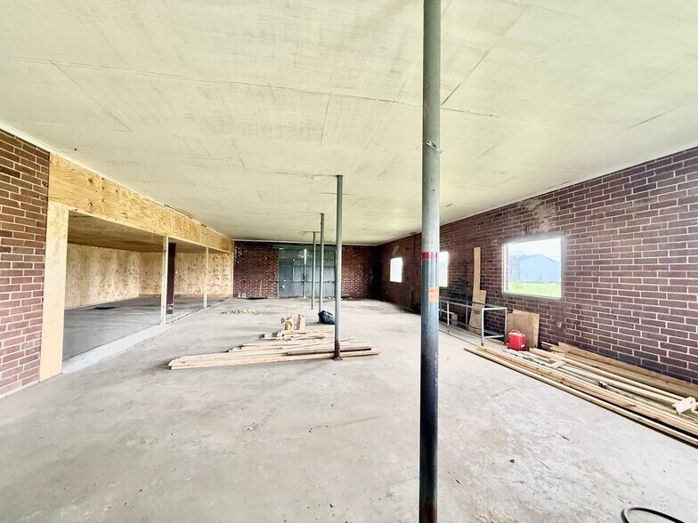 More Photos Of 86 S Williams St, Hazlehurst General Retail For Sale