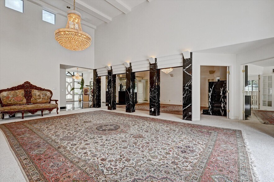 More Photos Of 4623 Hayvenhurst Ave, Encino Apartments For Sale
