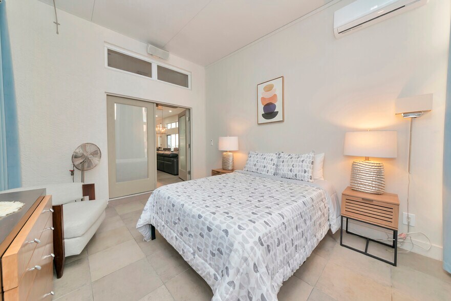 More Photos Of 1345 2nd St, Sarasota Office Residential For Sale