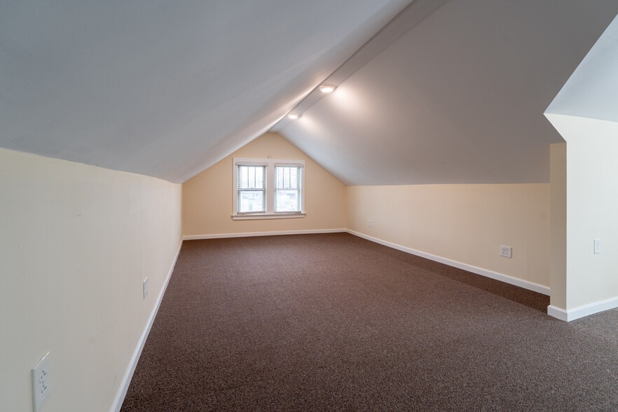 More Photos Of 240 S Buchanan St, Edwardsville Office For Sale