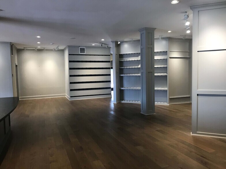 More Photos Of 1715 Northpark Dr, Kingwood Storefront For Lease