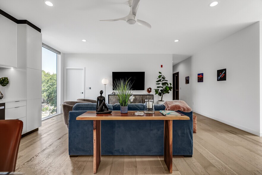 More Photos Of 2208 Lake Austin Blvd, Austin Office Residential For Sale