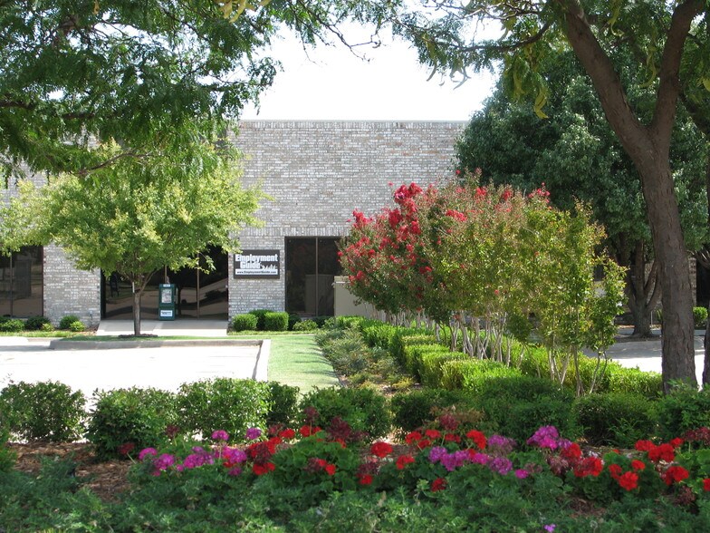 Primary Photo Of 210 W Wilshire Blvd, Oklahoma City Unknown For Lease