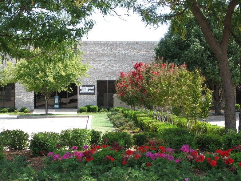 Primary Photo Of 210 W Wilshire Blvd, Oklahoma City Unknown For Lease