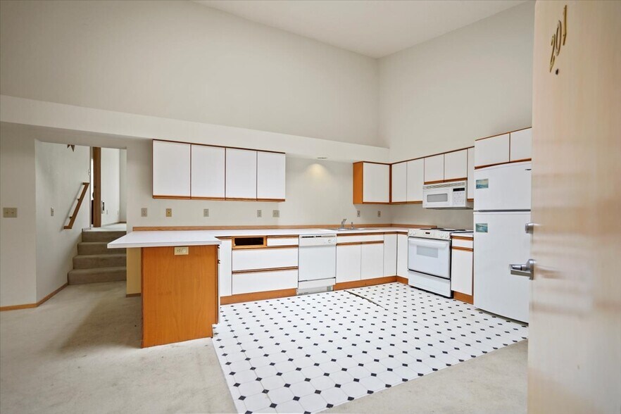 More Photos Of 171 Sunset Blvd, Cannon Beach Storefront Retail Residential For Sale