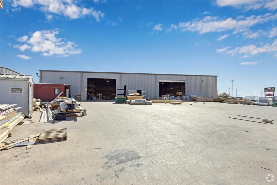 More Photos Of 16806 I-35 S, Buda Showroom For Lease