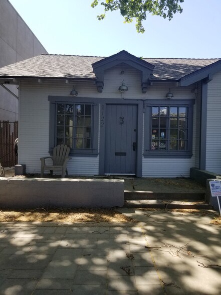 More Photos Of 2122 X St, Sacramento Flex For Sale