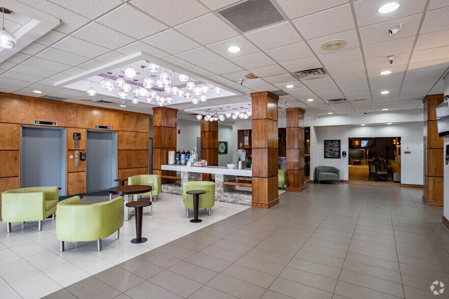 More Photos Of 2910 Fort Campbell Blvd, Hopkinsville Hotel For Sale