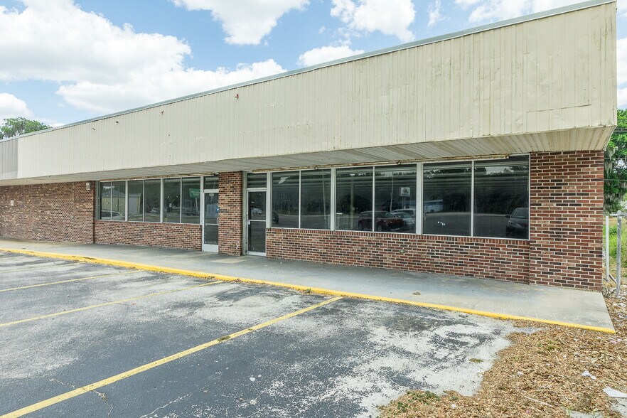 More Photos Of 201 S Charleston Ave, Fort Meade General Retail For Lease