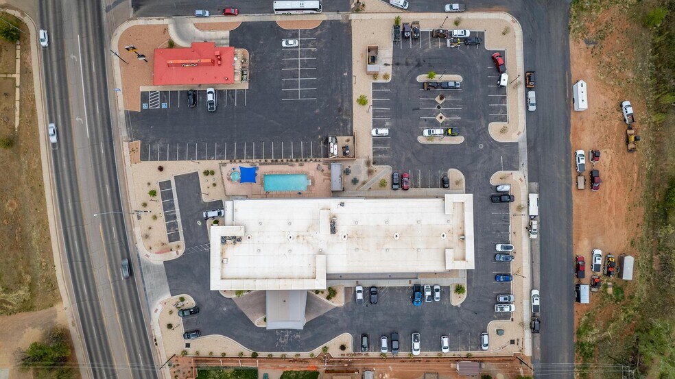 More Photos Of 465 S 100 E, Kanab Hospitality For Sale