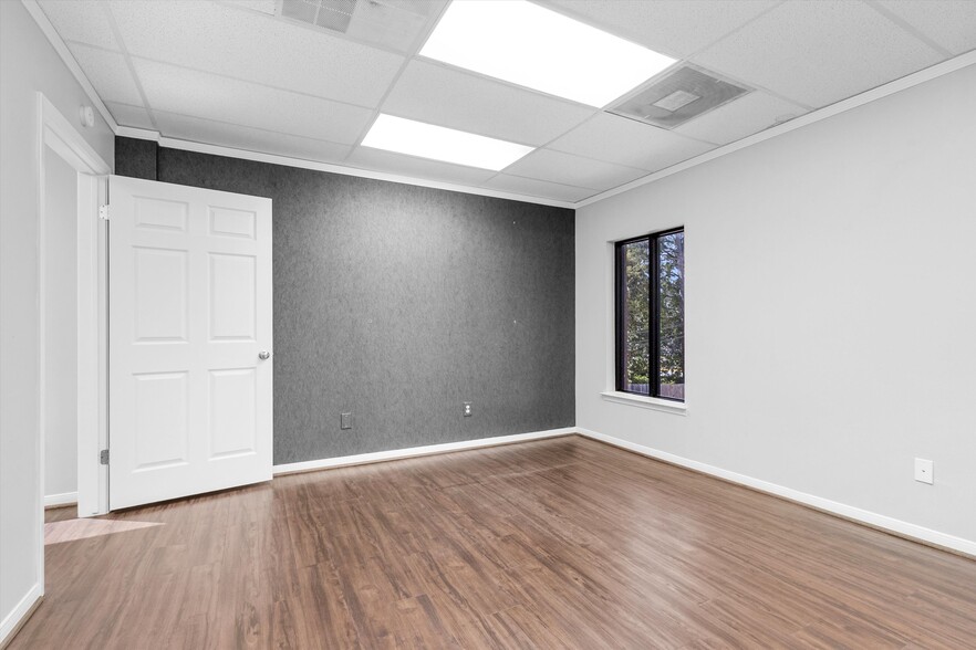 More Photos Of 3421 W Davis St, Conroe Medical For Lease