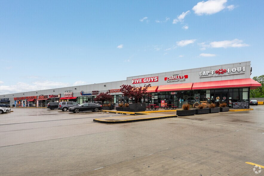 More Photos Of Hutchinson River Pky @ Wennerplace, Bronx Unknown For Lease