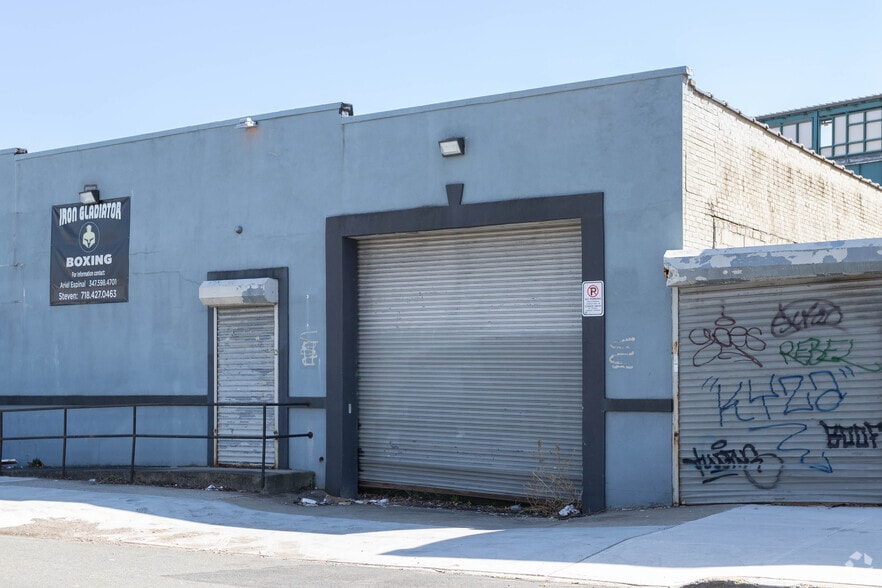 More Photos Of 8630 103rd Ave, Ozone Park Showroom For Lease