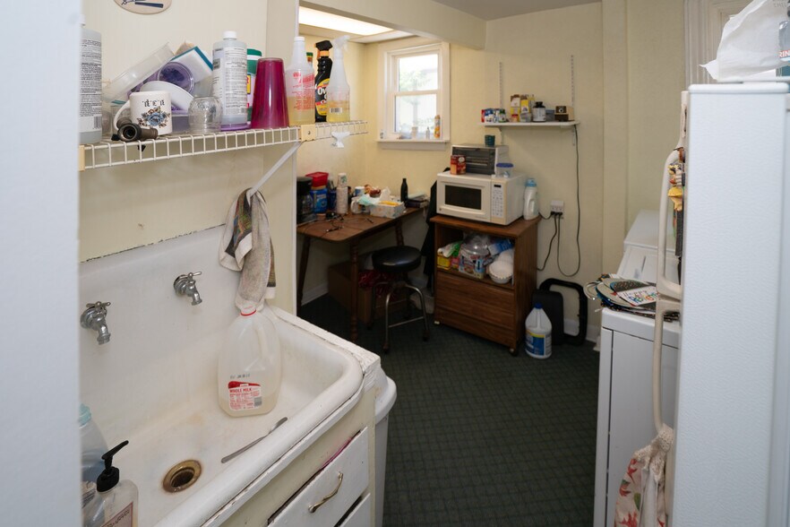 More Photos Of 1806 Pine Grove Ave, Port Huron Storefront Retail Office For Sale