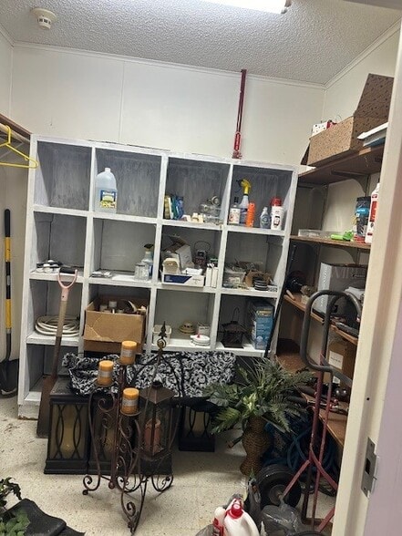 More Photos Of 195 James Carlow Dr, New Boston Office For Sale