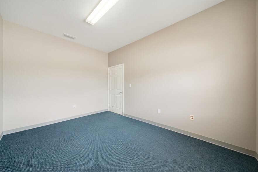 More Photos Of 401 W Interlake Blvd, Lake Placid Office For Sale