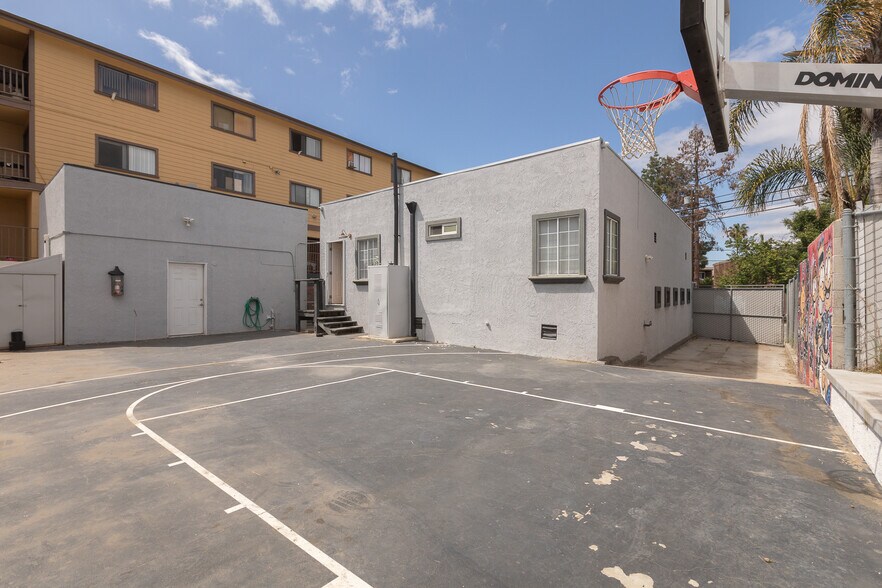 More Photos Of 1544 Anaheim St, Harbor City Storefront Retail Residential For Sale