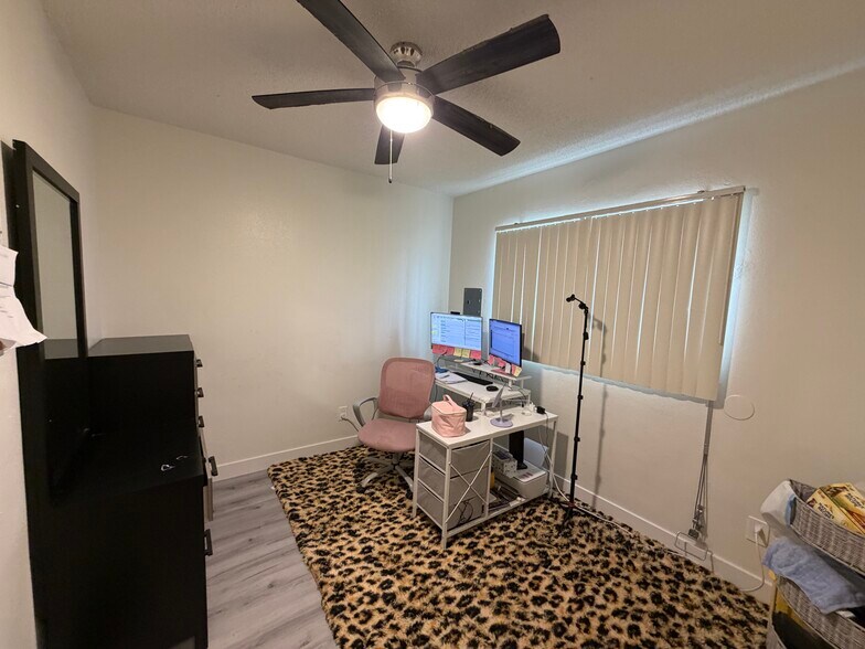 More Photos Of 1075 W 39th St, Los Angeles Apartments For Sale