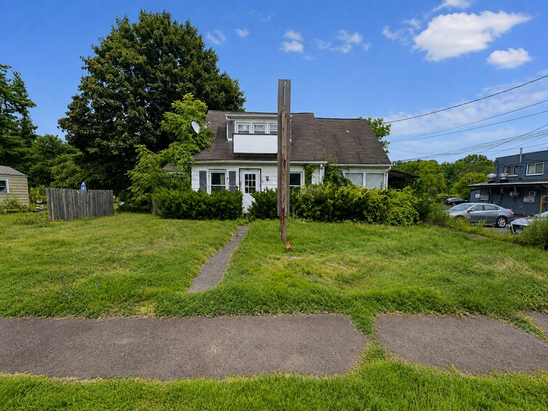 More Photos Of 1247 Queen St, Southington Freestanding For Sale